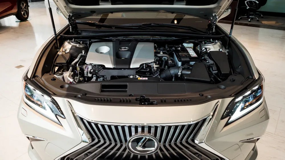 Khoang động cơ Lexus ES