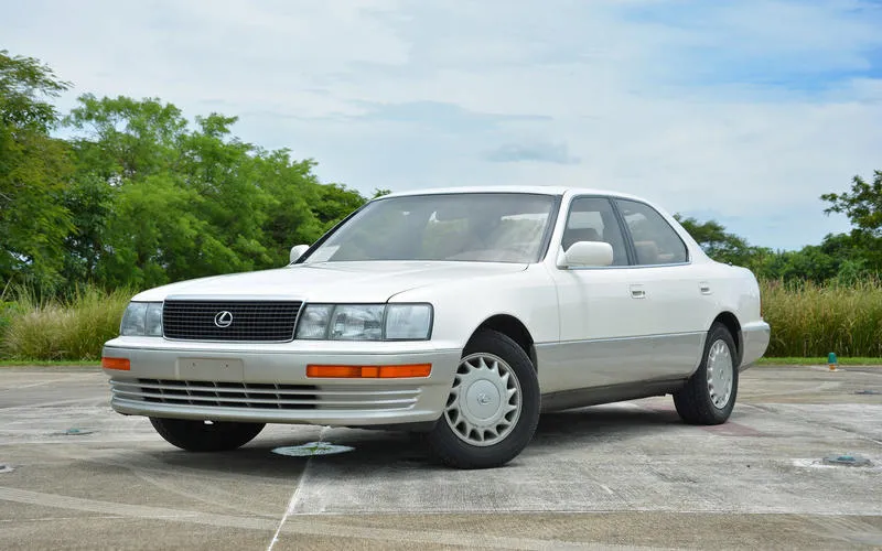 Lexus LS thế hệ 1