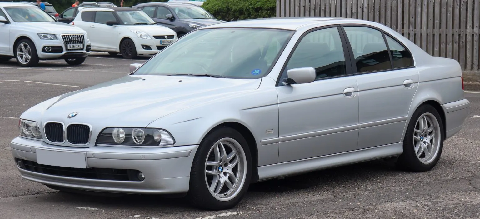 BMW 5 Series thế hệ 4