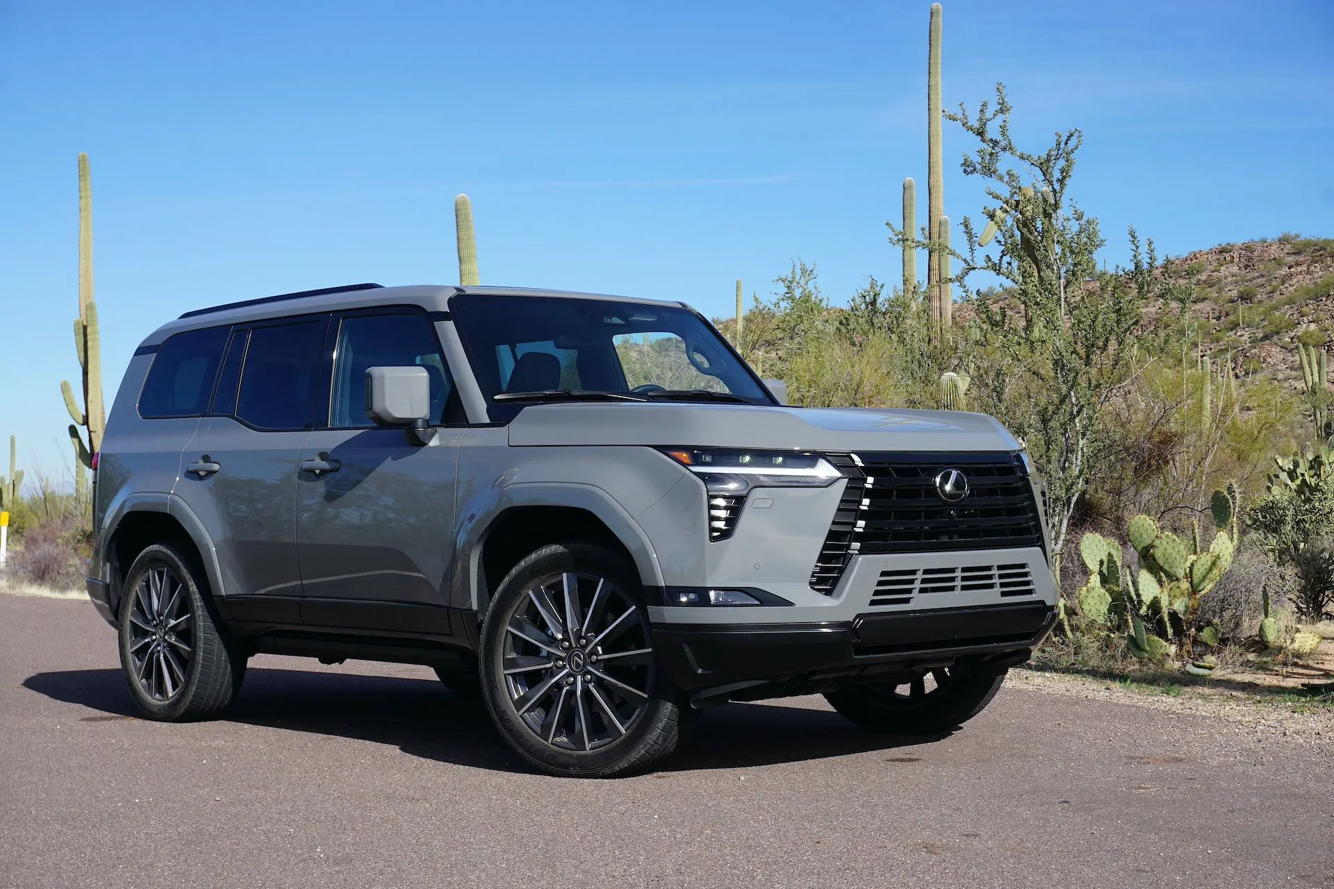 2024-Lexus-GX550-Executive-01-bH