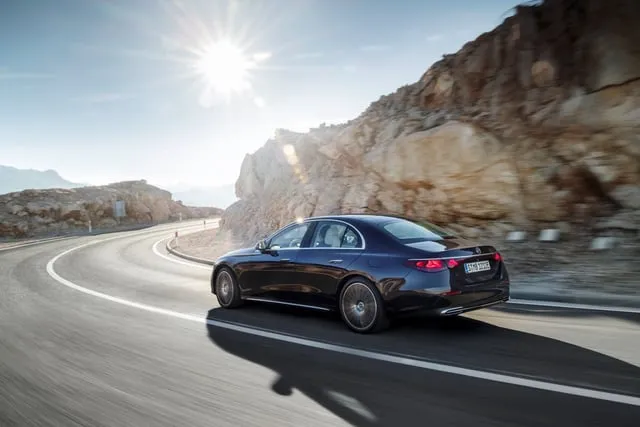 W214 (2023 - Nay) phần hông đuôi xe