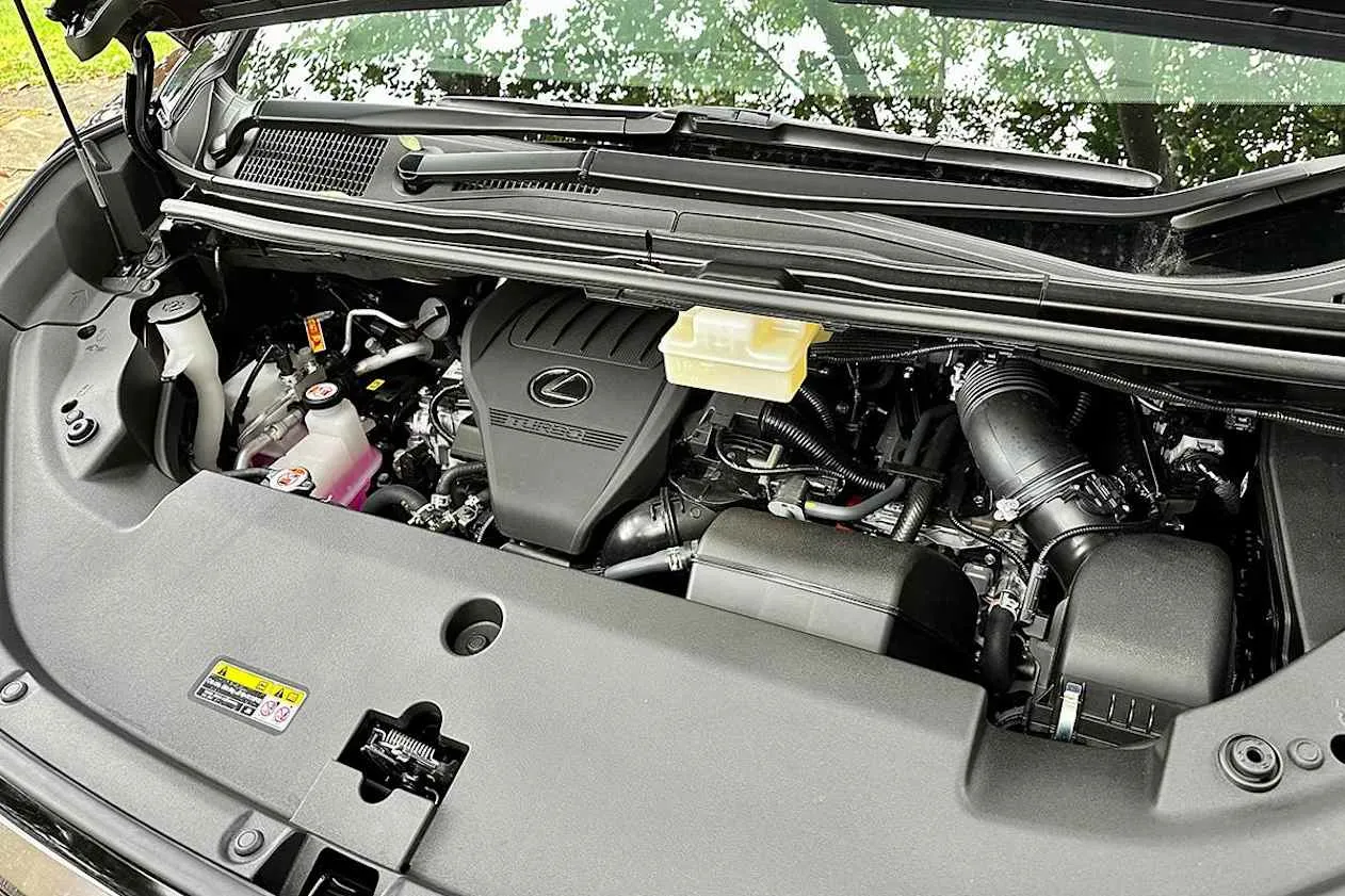 Khoan động cơ Lexus LM