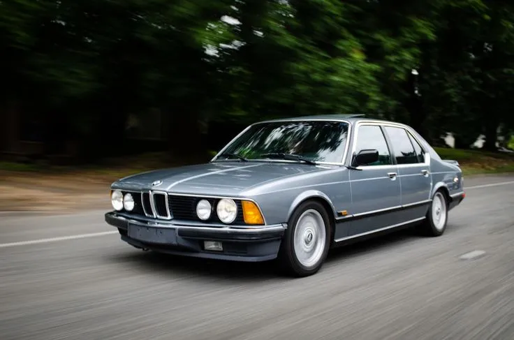 BMW 7 Series thế hệ 1
