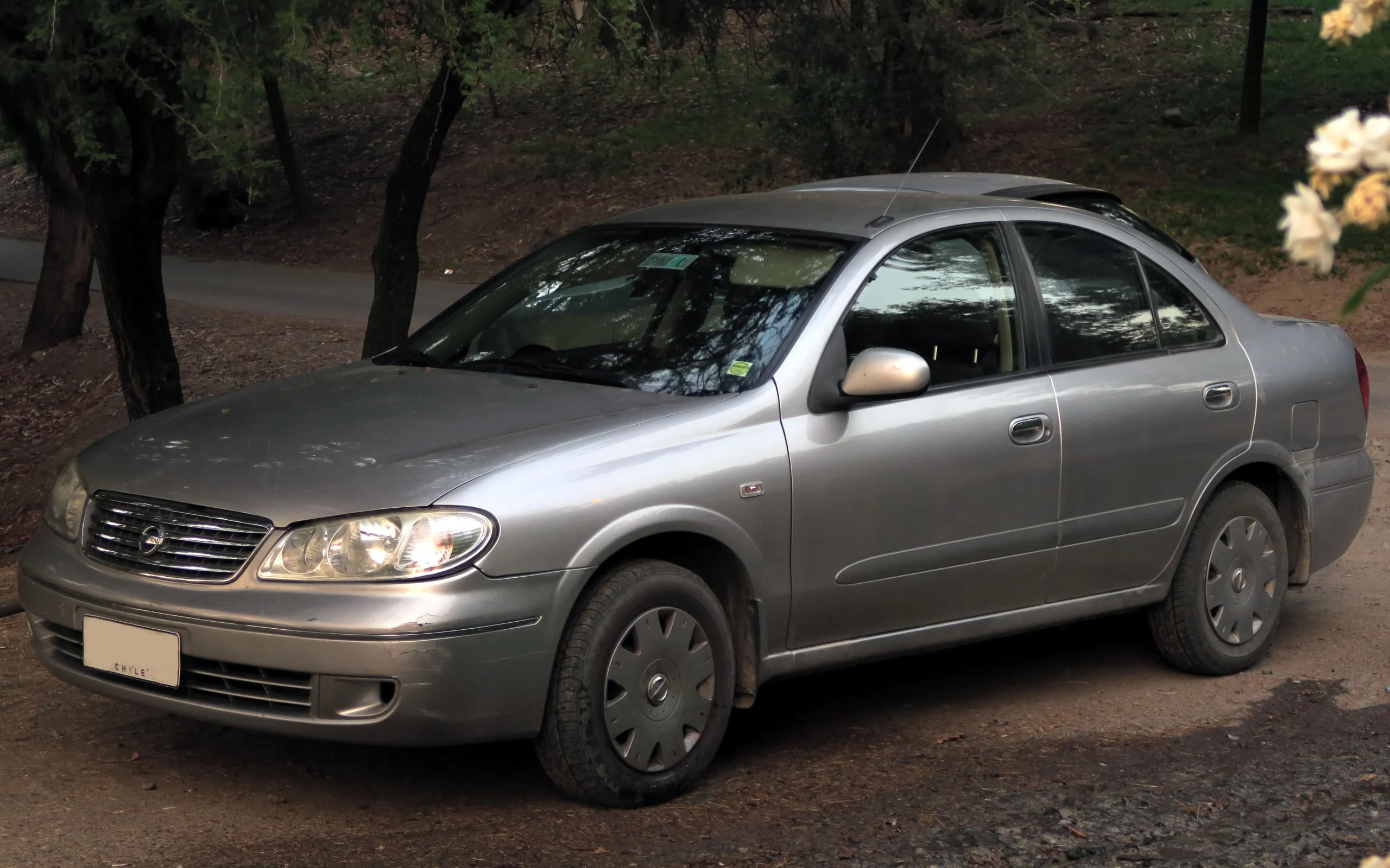 Nissan Almera thế hệ 2