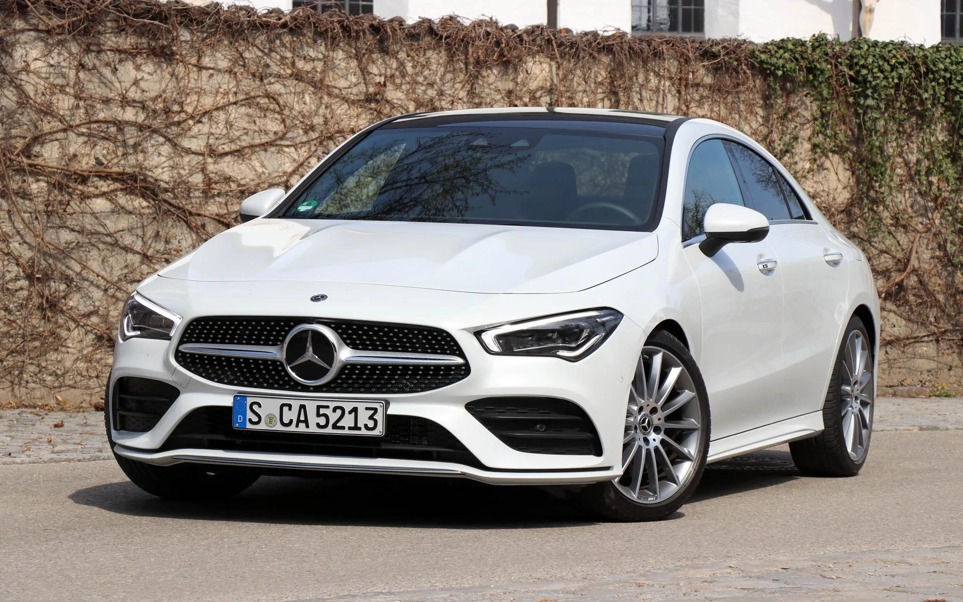 Mercedes Benz CLA thế hệ hiện tại