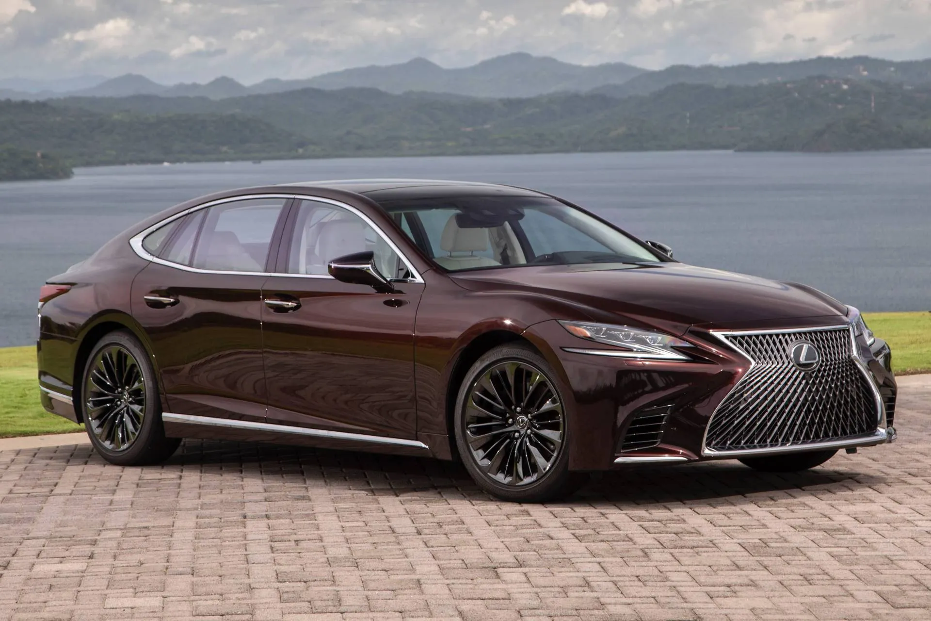 Lexus LS thế hệ 5