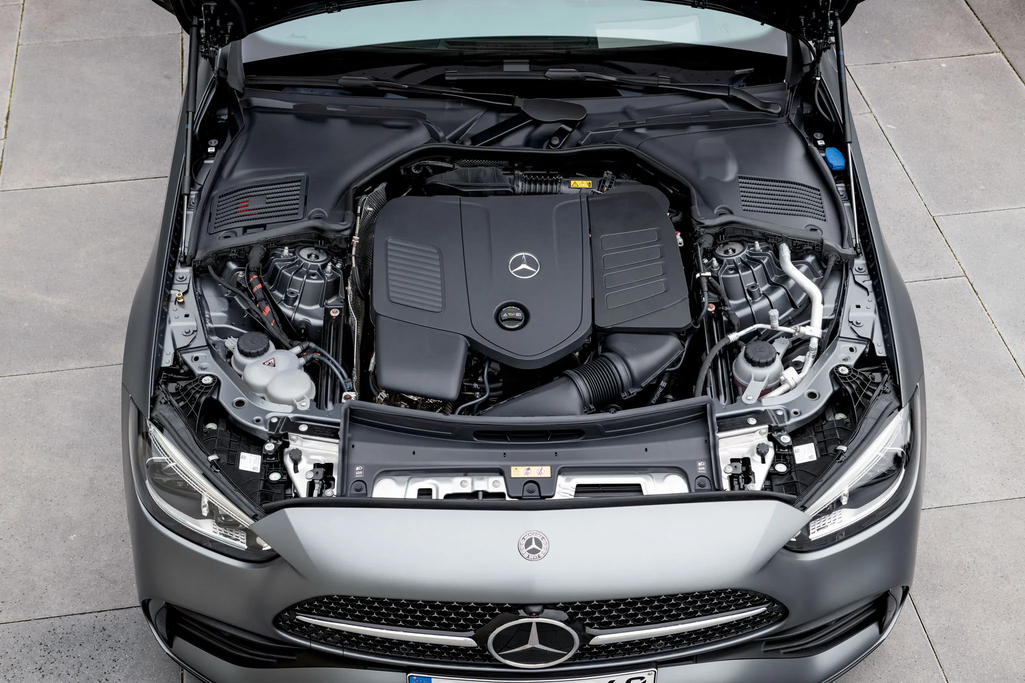 Khoang động cơ Mercedes Benz C-Class