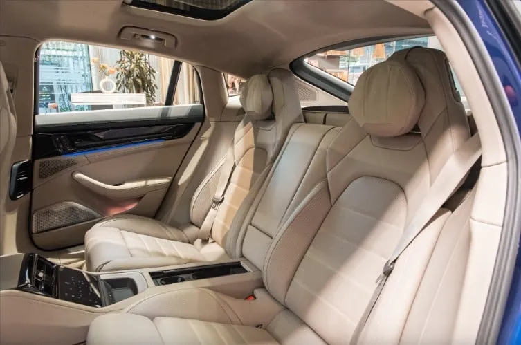 Hàng ghế sau Porsche Panamera