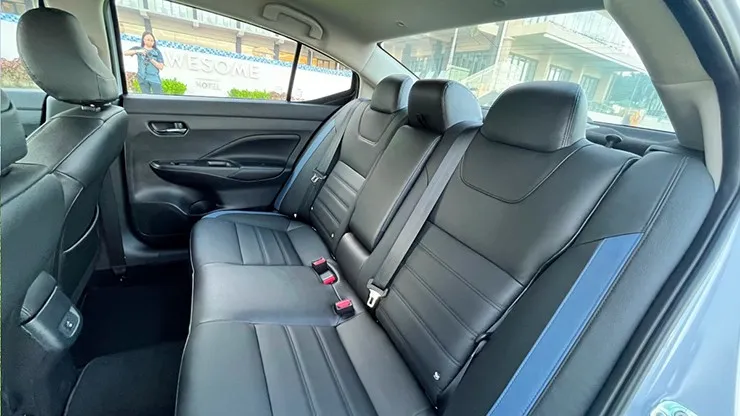 Hàng sau Nissan Almera