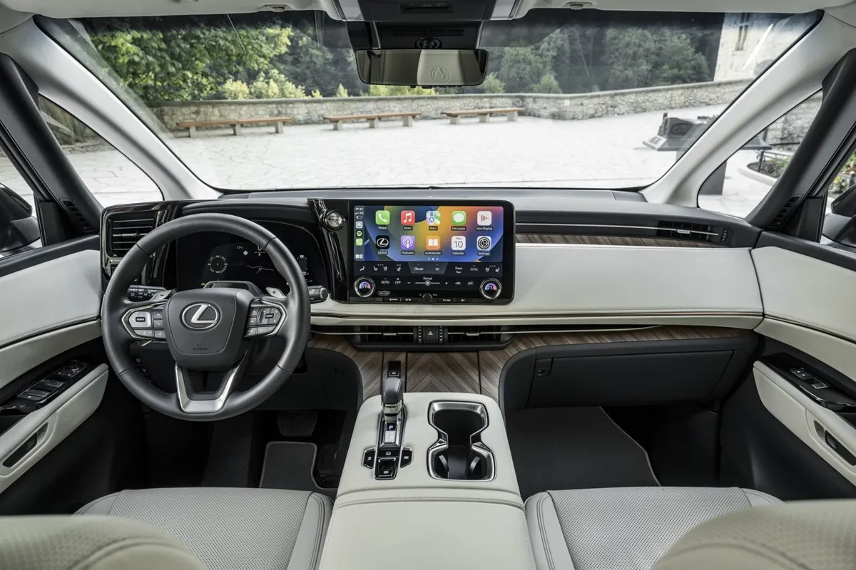 Nội thất khoan lái Lexus LM
