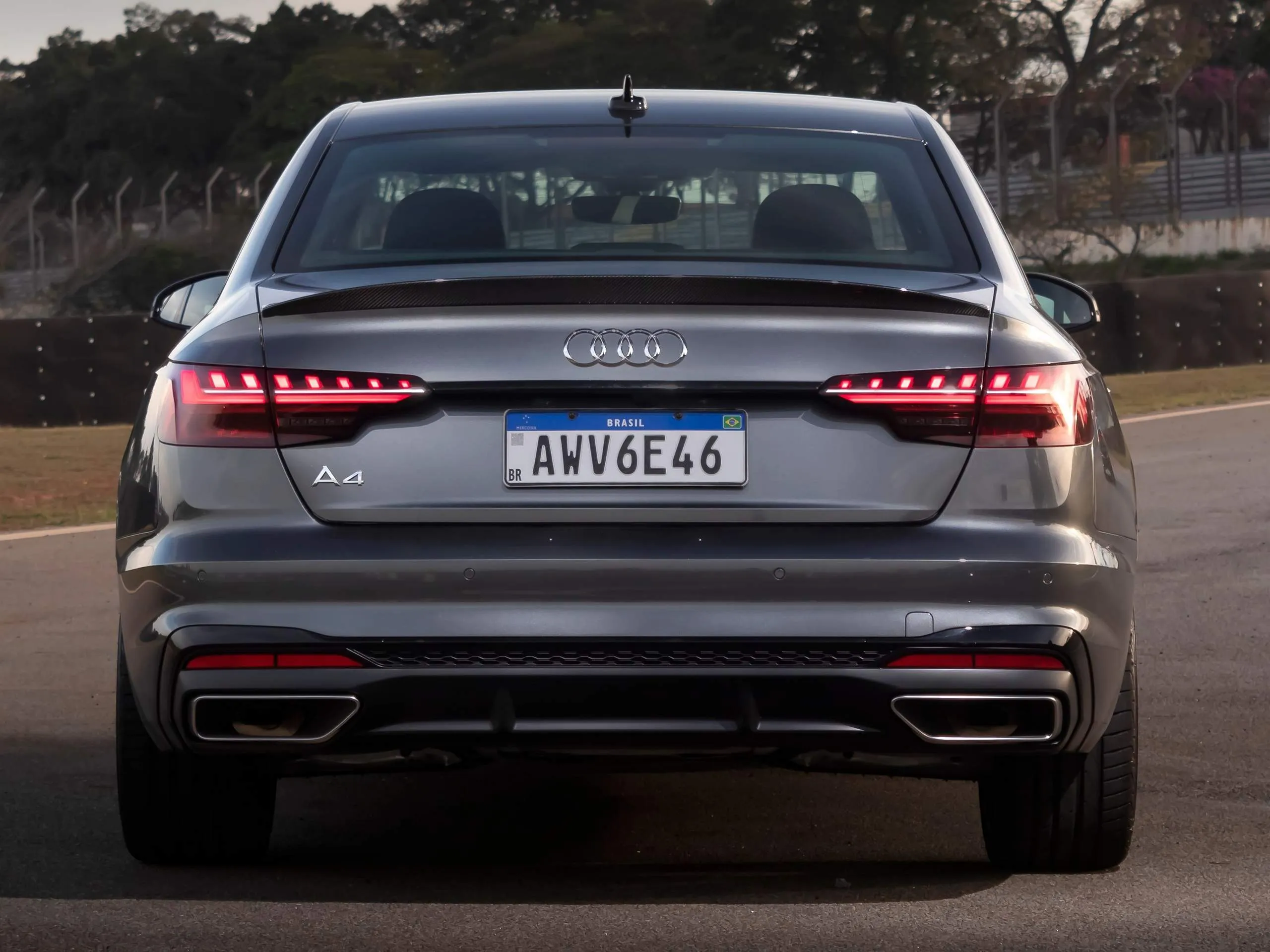 Audi A4 đuôi xe