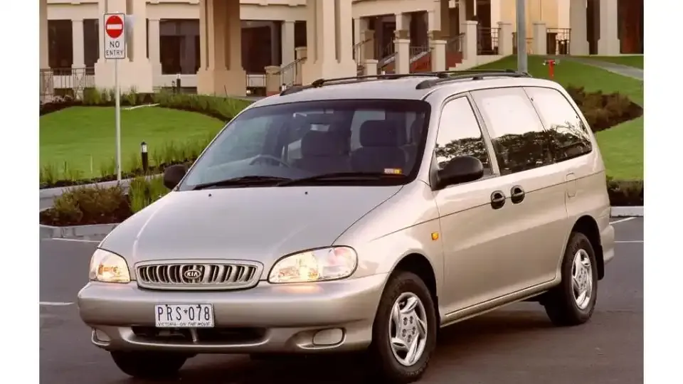 KIA Carnival thế hệ 1