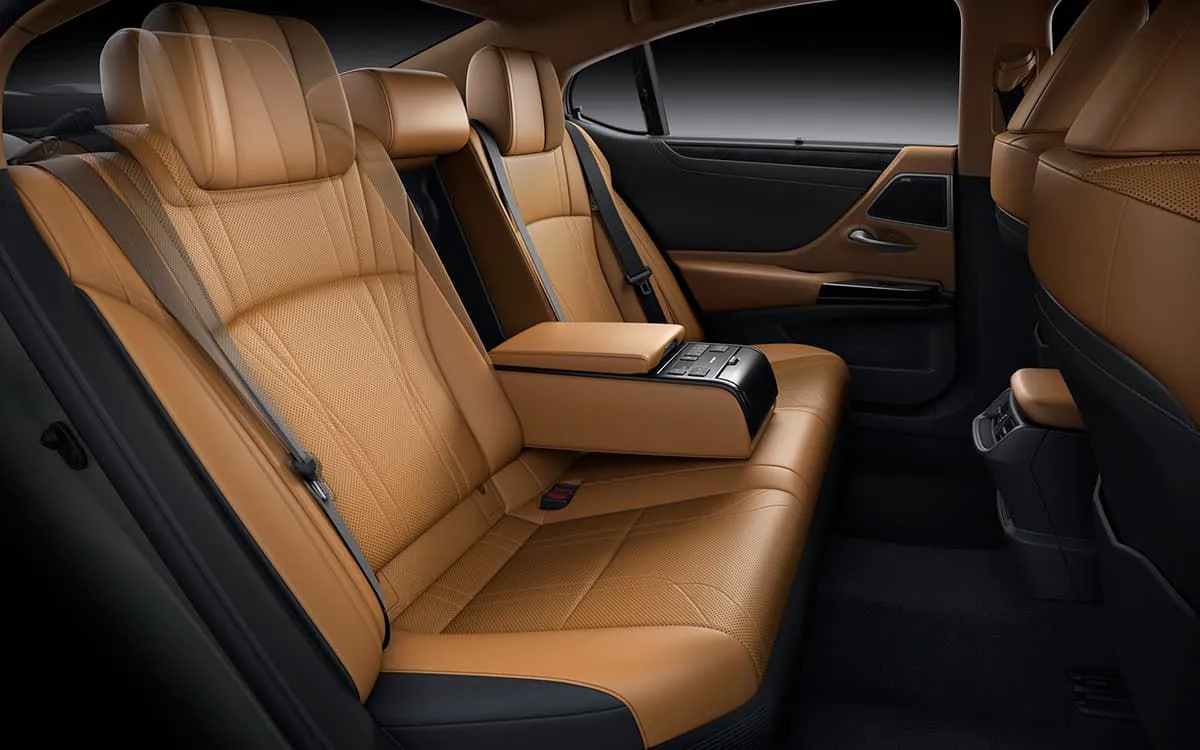 Hàng ghế sau Lexus ES