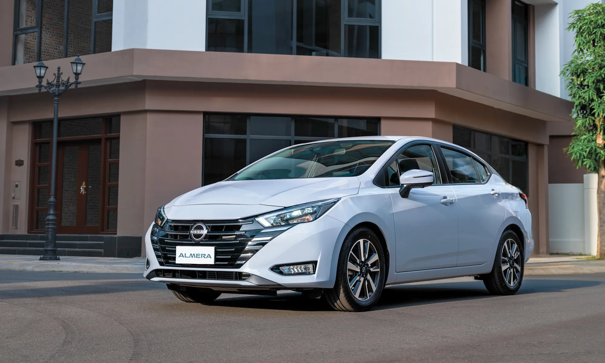 Nissan Almera thế hệ 4