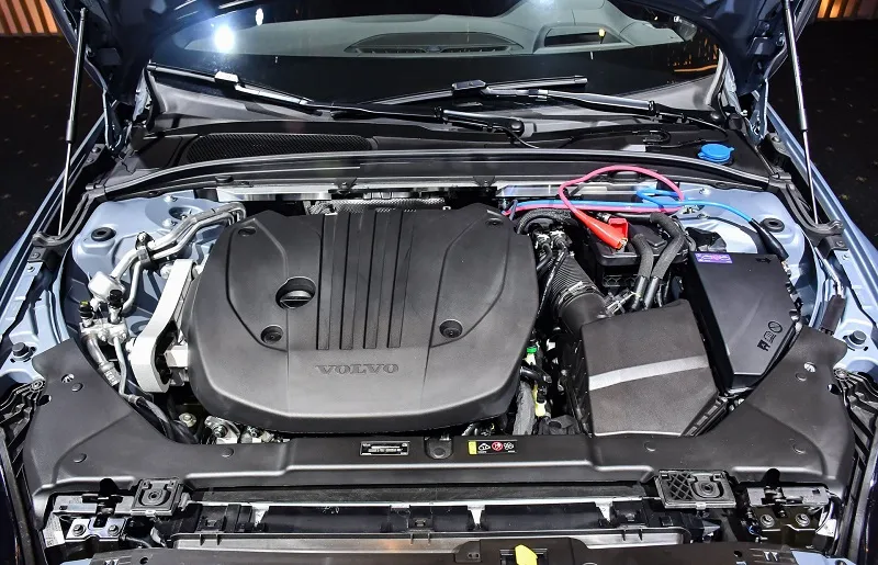 Khoang động cơ Volvo S60