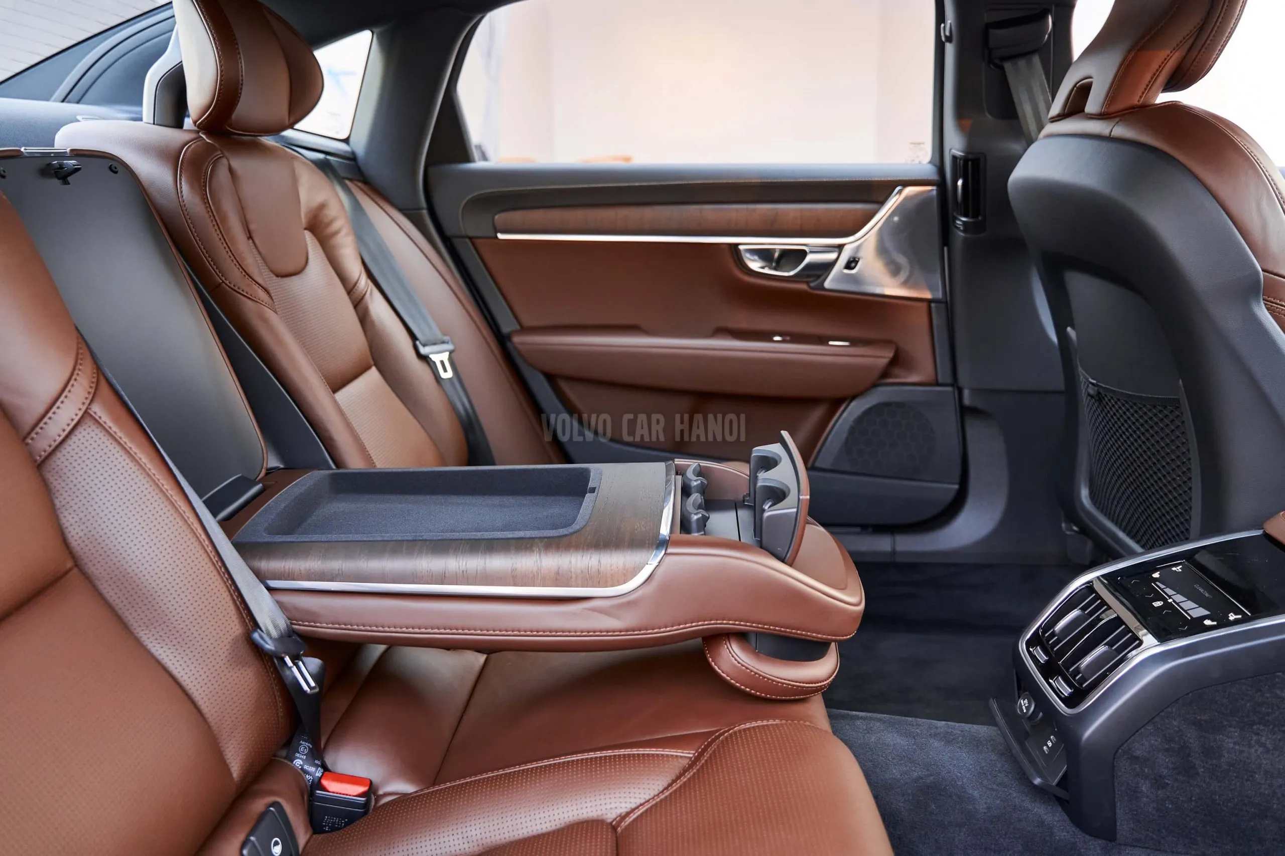 Khoang sau Volvo S90