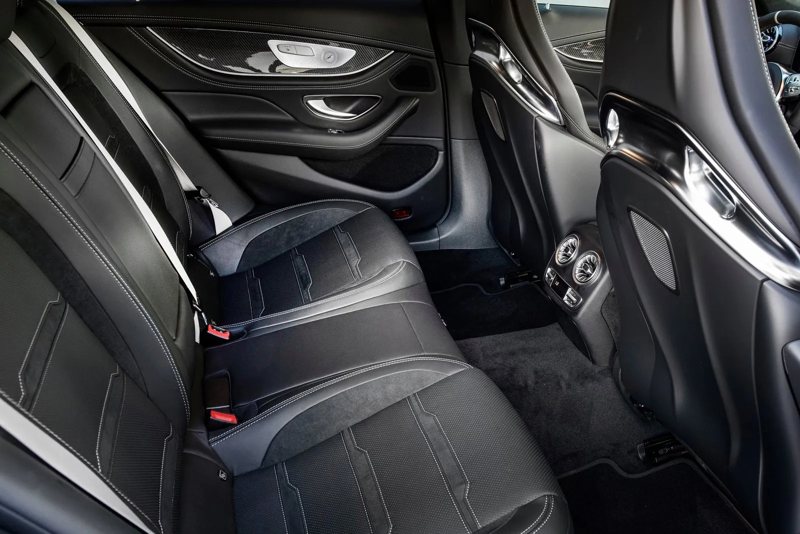 Nội thất Mercedes Benz GT 4-Door