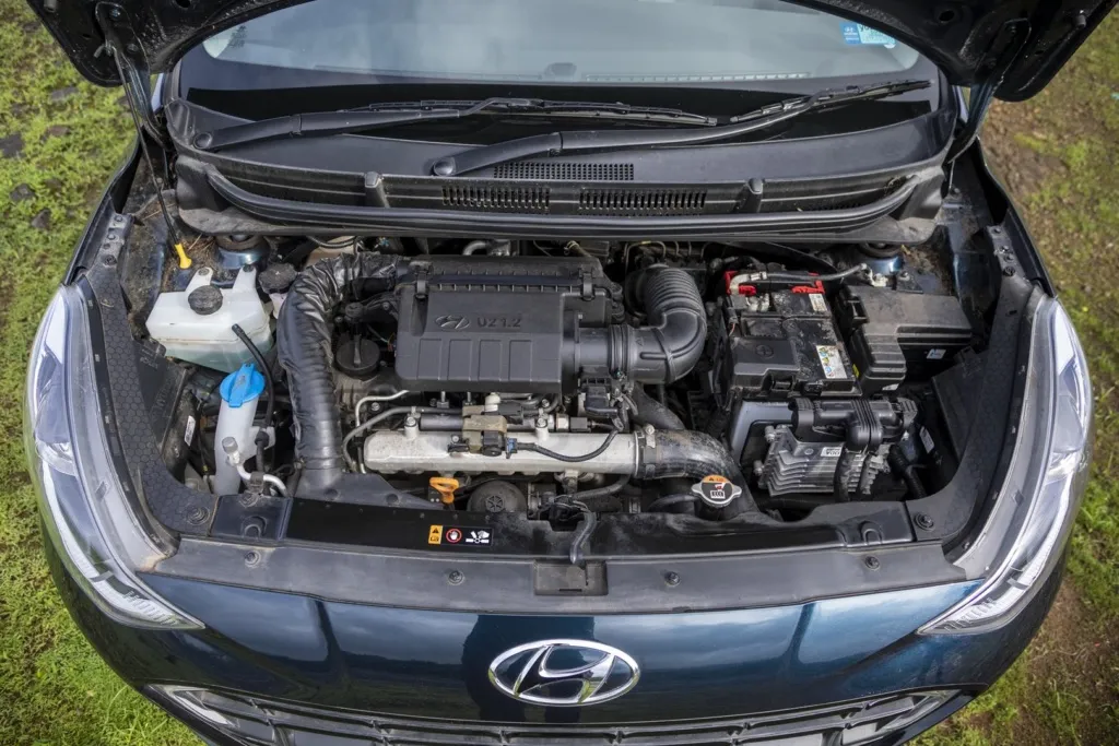Khoang động cơ I10