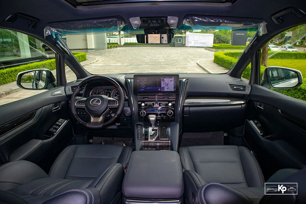 Nội thất khoan lái Lexus LM