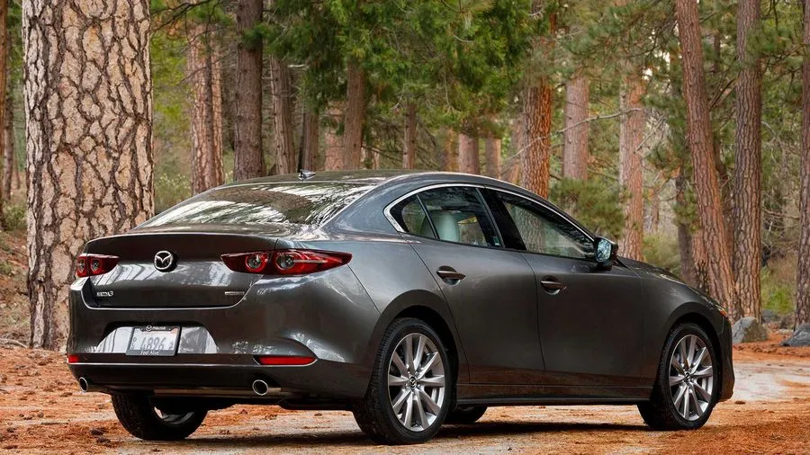 Phần mông Mazda 3