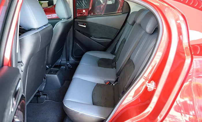 Hàng ghế sau Mazda 2