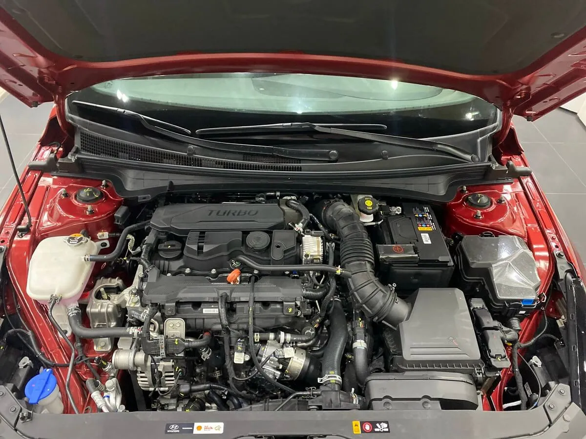 Khoang động cơ Elantra