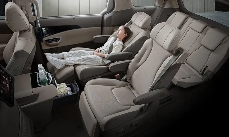 Nội thất hàng sau KIA Carnival