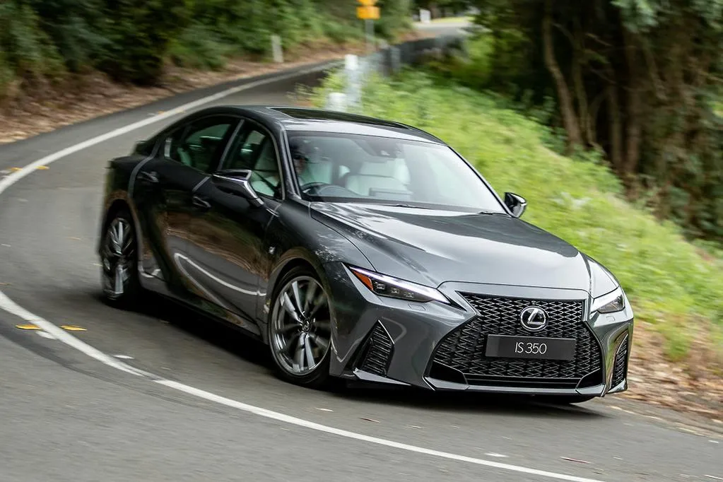 Lexus IS