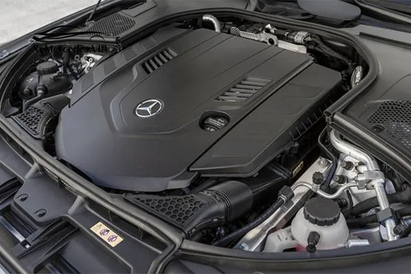 Khoang động cơ S-Class