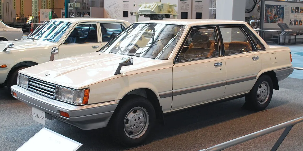 Camry thế hệ đầu tiên
