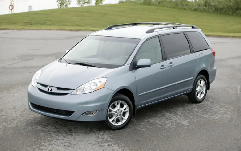 Toyota Sienna thế hệ 2