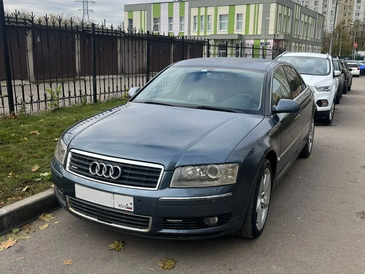 Audi A8 thế hệ 2