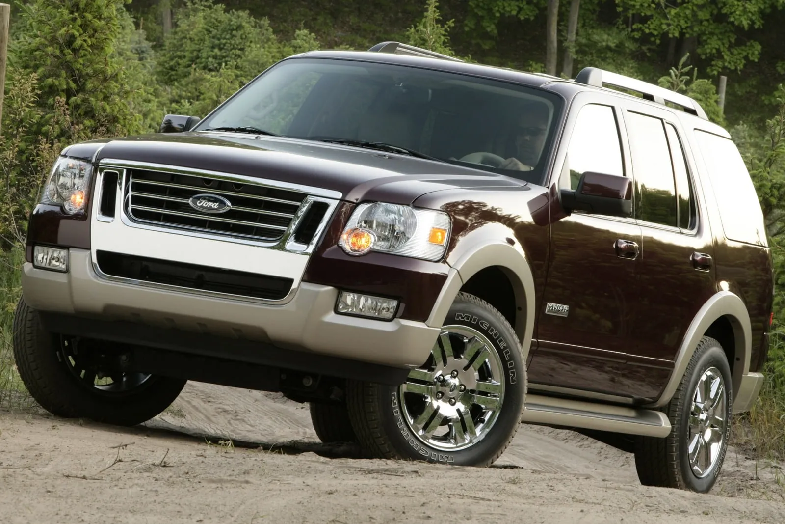Ford Explorer thế hệ 4