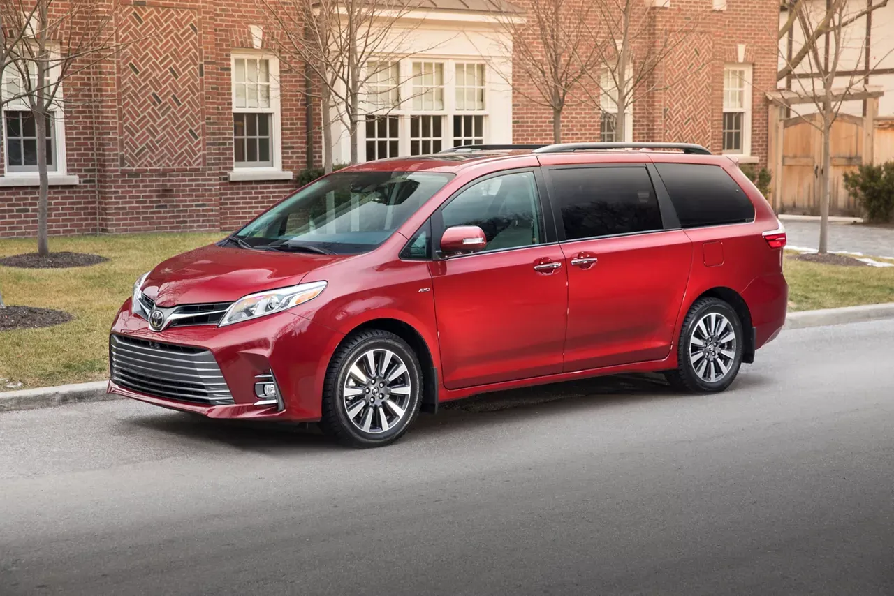 Toyota Sienna thế hệ 3.