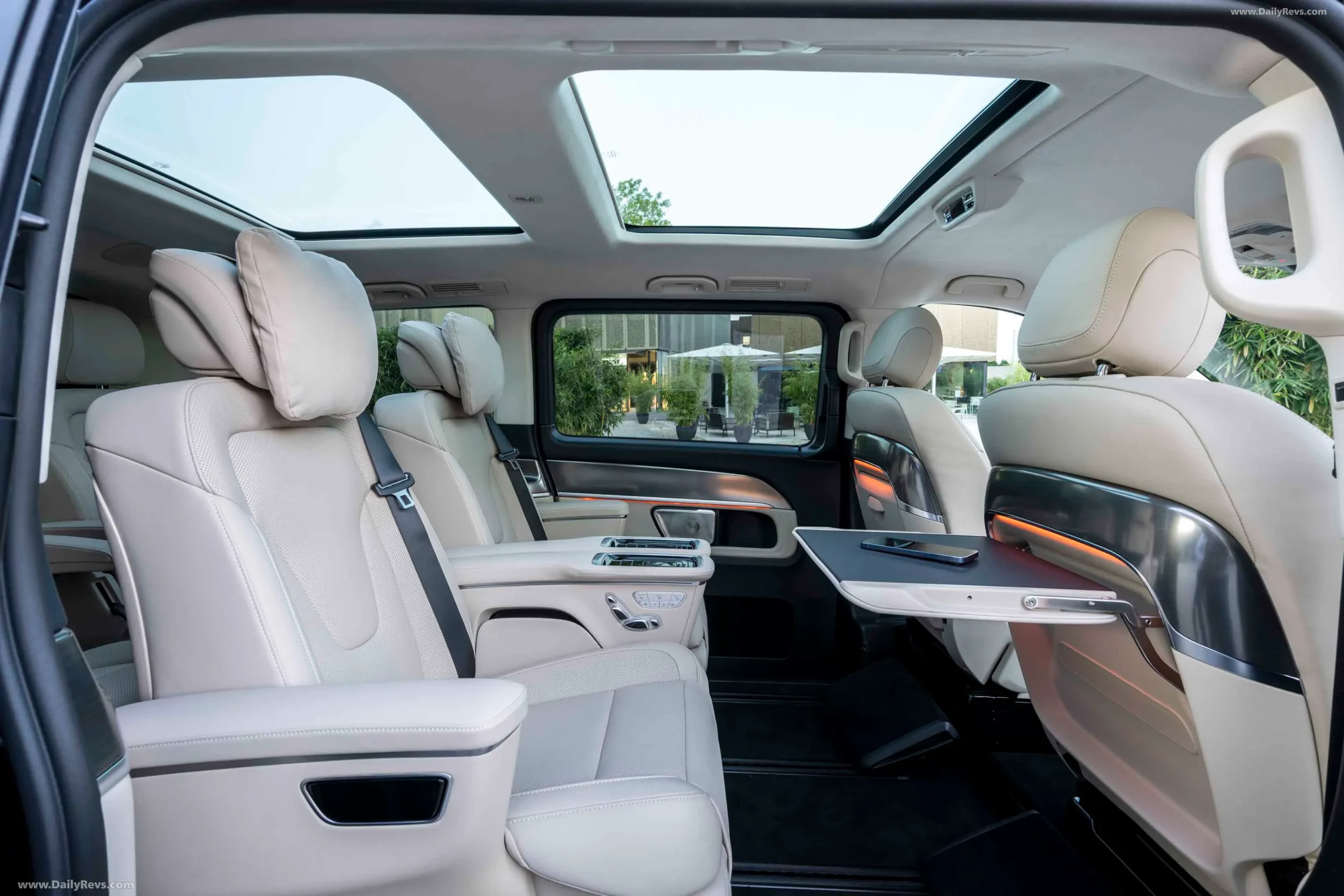 Nội thất Mercedes V-Class 2024