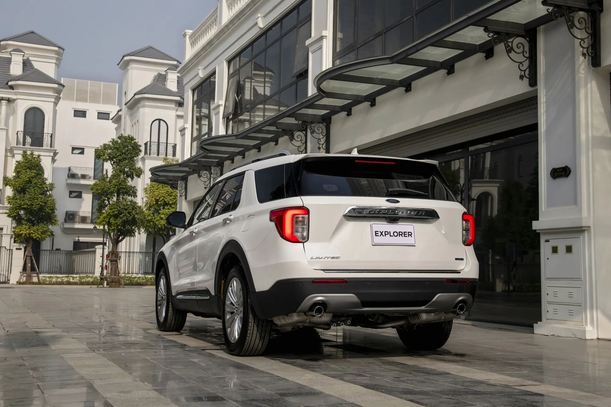 Ford Explorer thế hệ 6