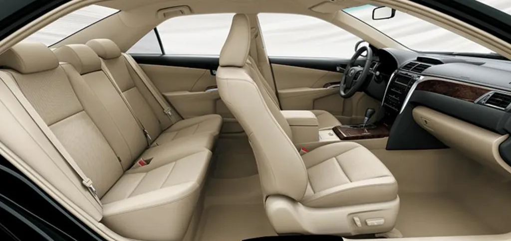 Không gian sedan