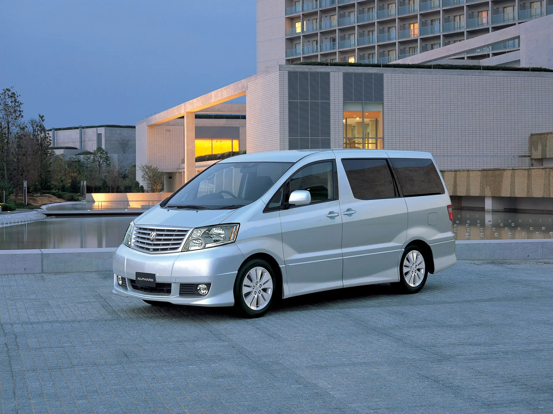 Toyota Alphard thế hệ 1