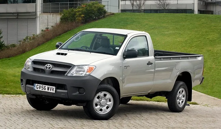 Toyota Hilux thế hệ 7