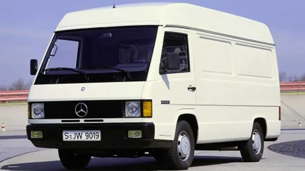 Mercedes-Benz MB100
