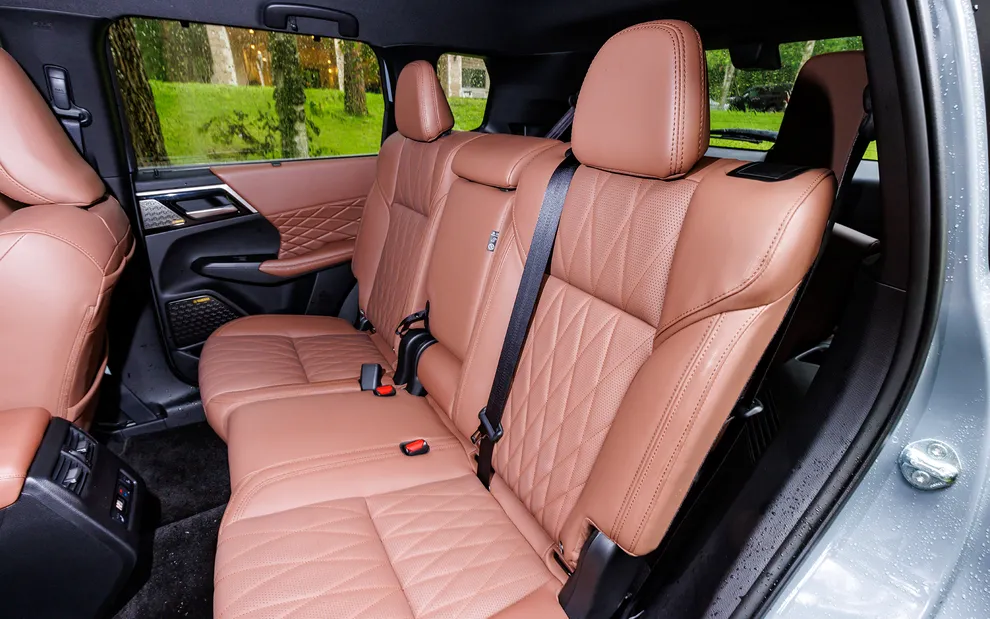 Nội thất Mitsubishi Outlander thế hệ 4