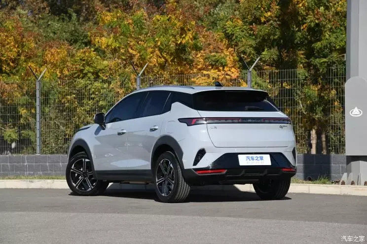 Lynk&Co 06 PHEV
