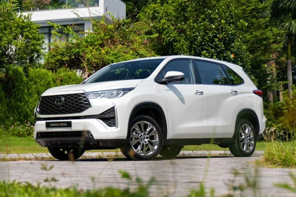 MPV cỡ trung