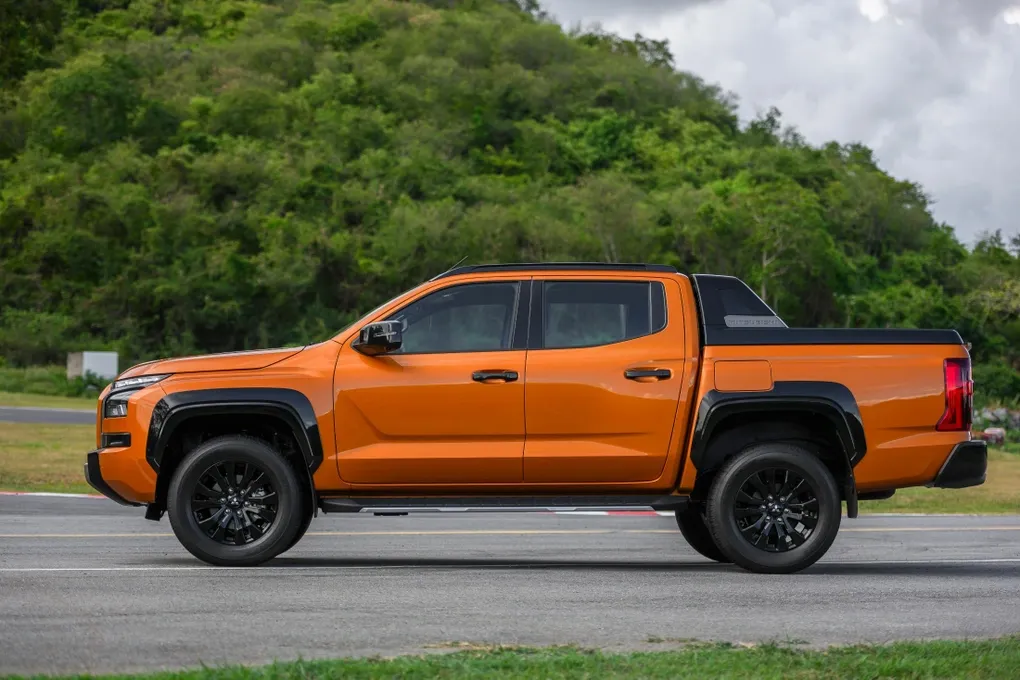 Mitsubishi Triton thế hệ 6 (2024)
